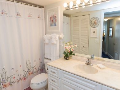 This 2 bedroom has GULF Views Best Beach Community on Siesta